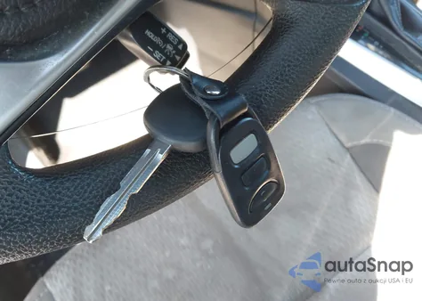 2019 Toyota Corolla Le z USA, uszkodzony, nr VIN 2T1BURHE7KC201310